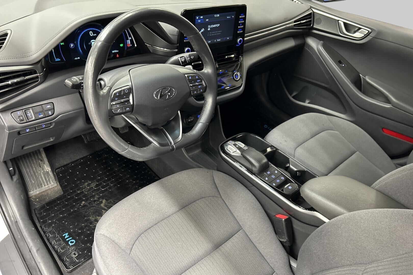 Hyundai IONIQ electric iso kuva 8