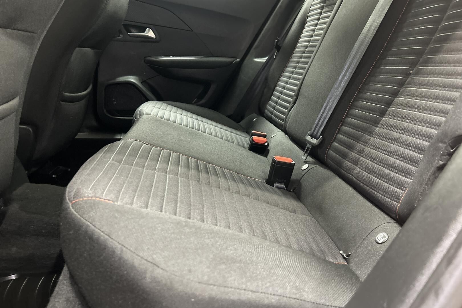 Peugeot 2008 iso kuva 10