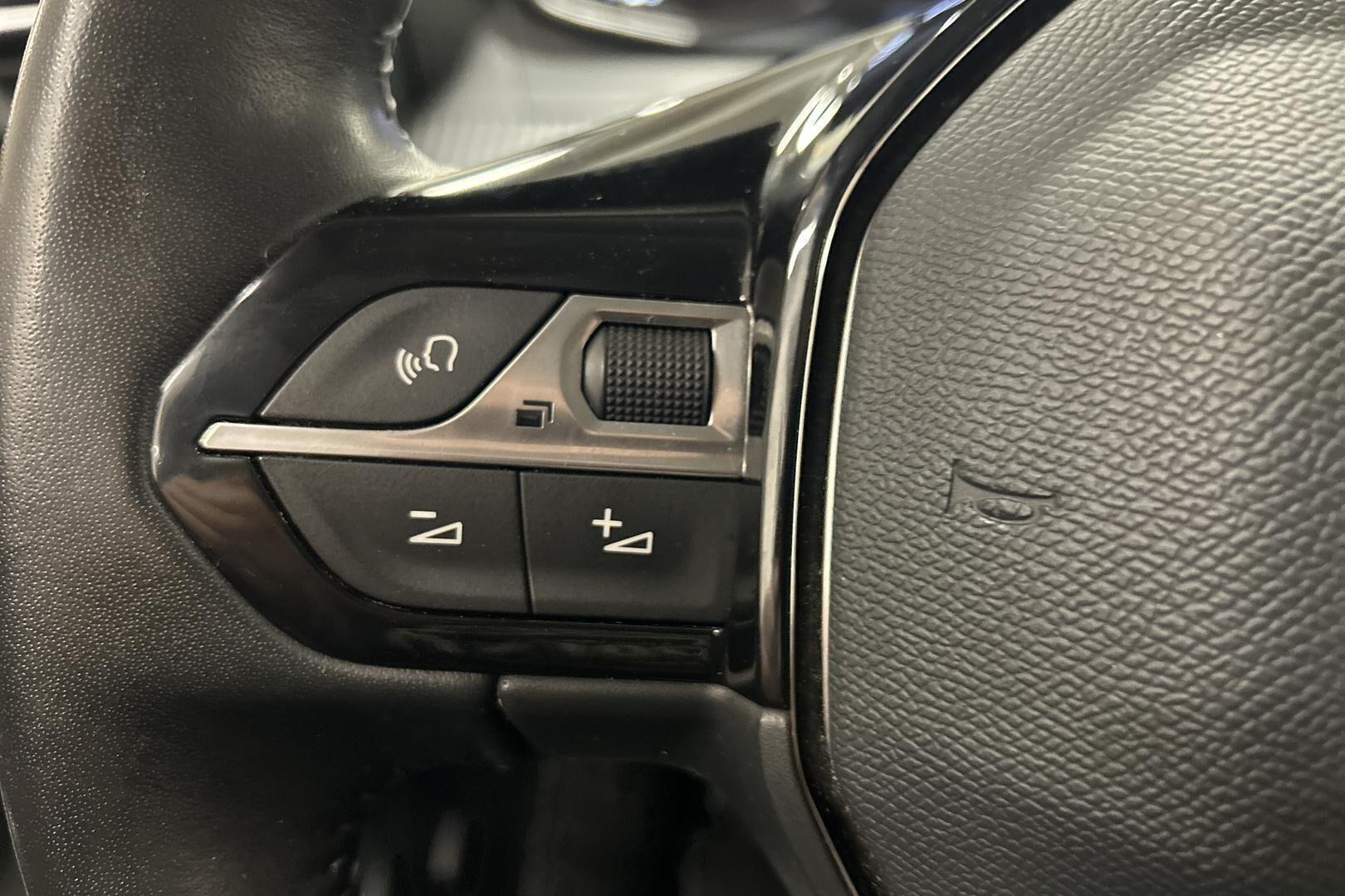 Peugeot 2008 iso kuva 15