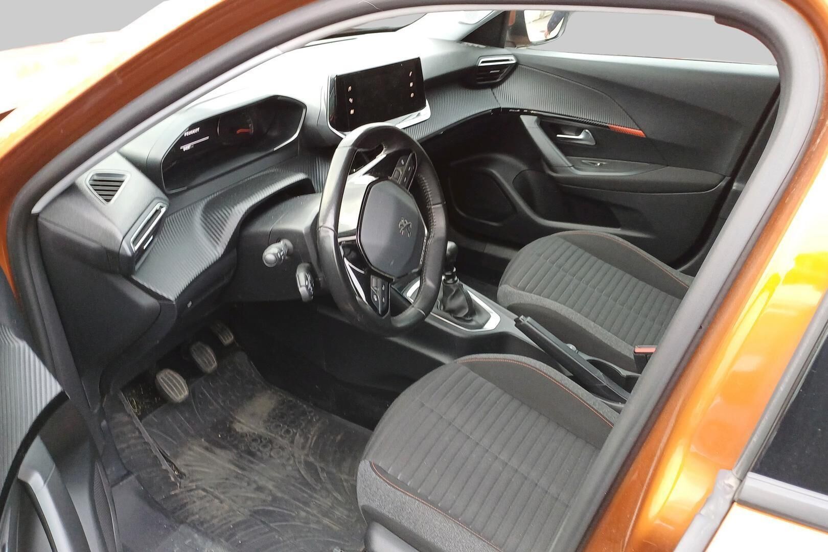 Peugeot 2008 iso kuva 2