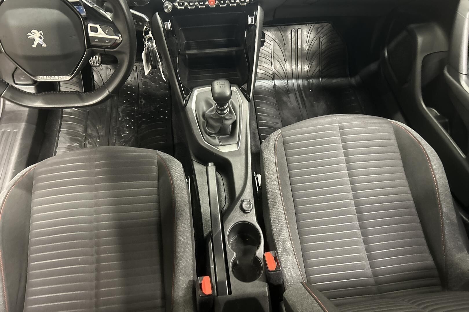 Peugeot 2008 iso kuva 25