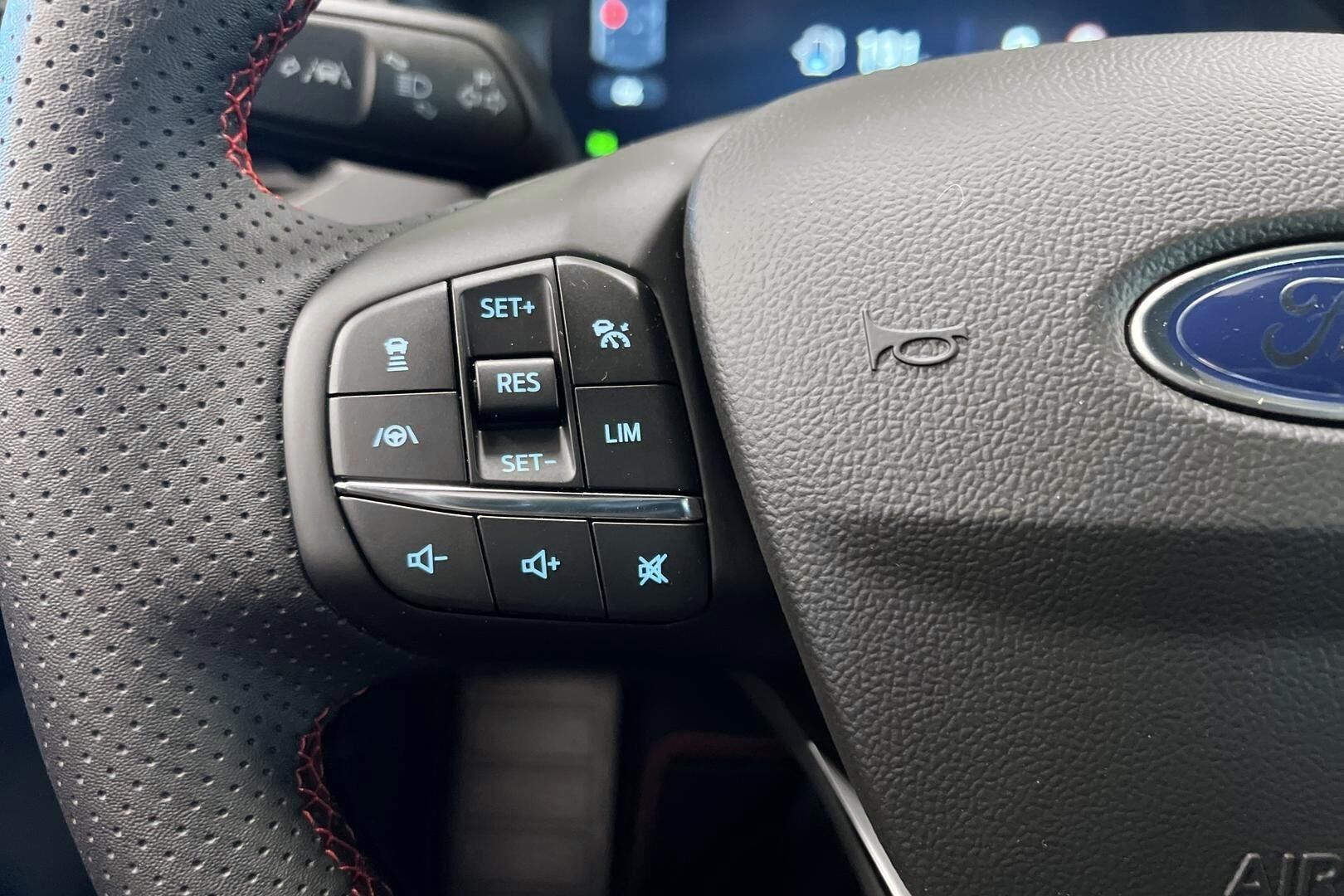 Ford Focus iso kuva 15