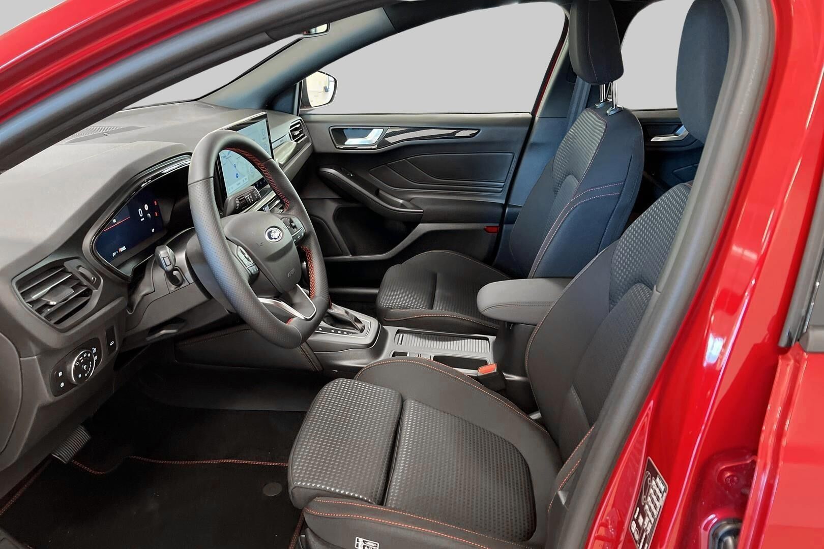 Ford Focus iso kuva 6