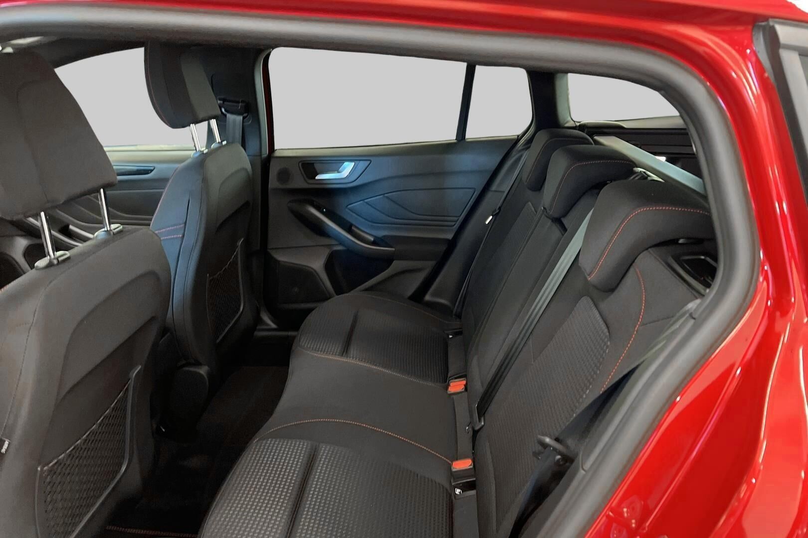 Ford Focus iso kuva 7