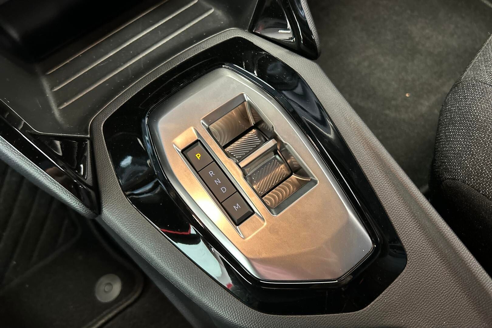 Peugeot 2008 iso kuva 21