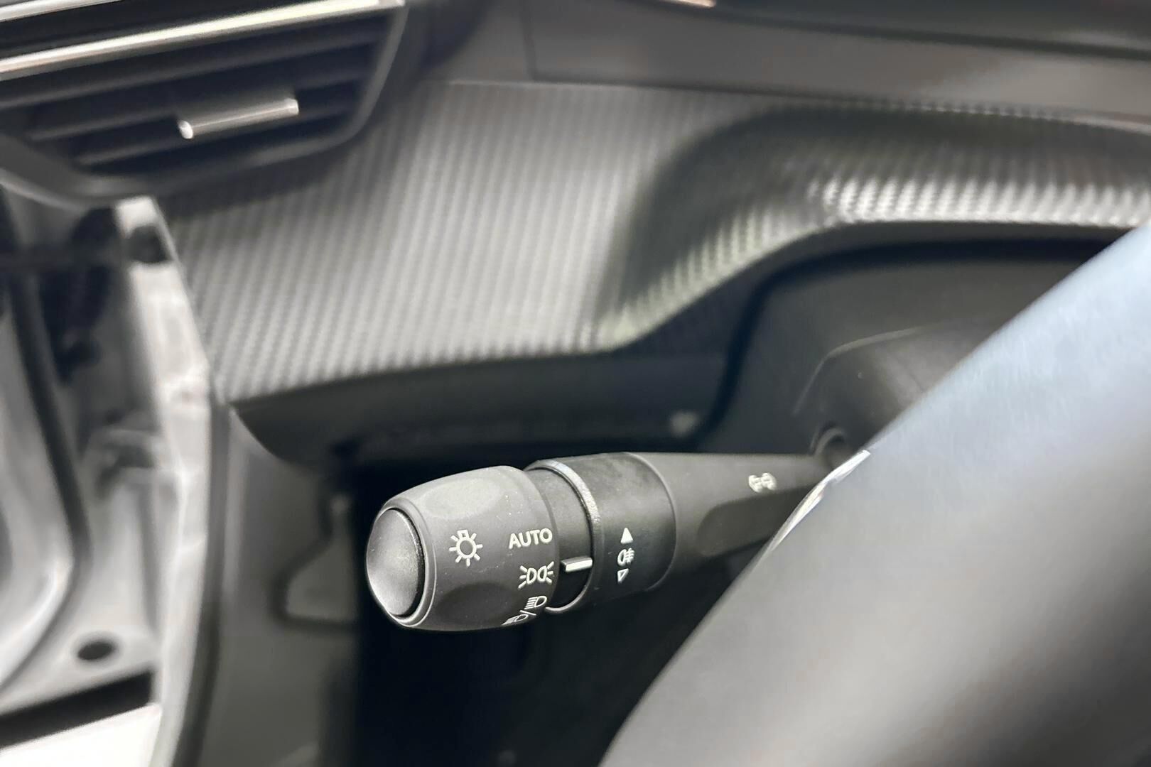 Peugeot 2008 iso kuva 24
