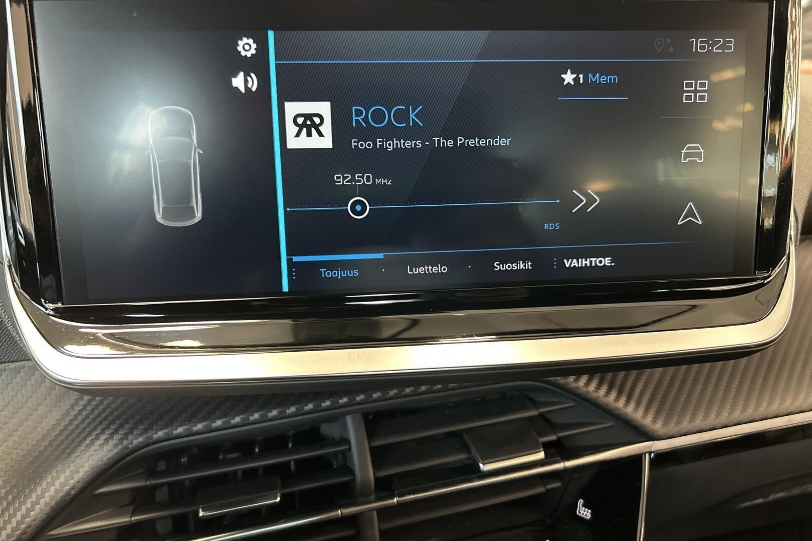 Peugeot 2008 iso kuva 16