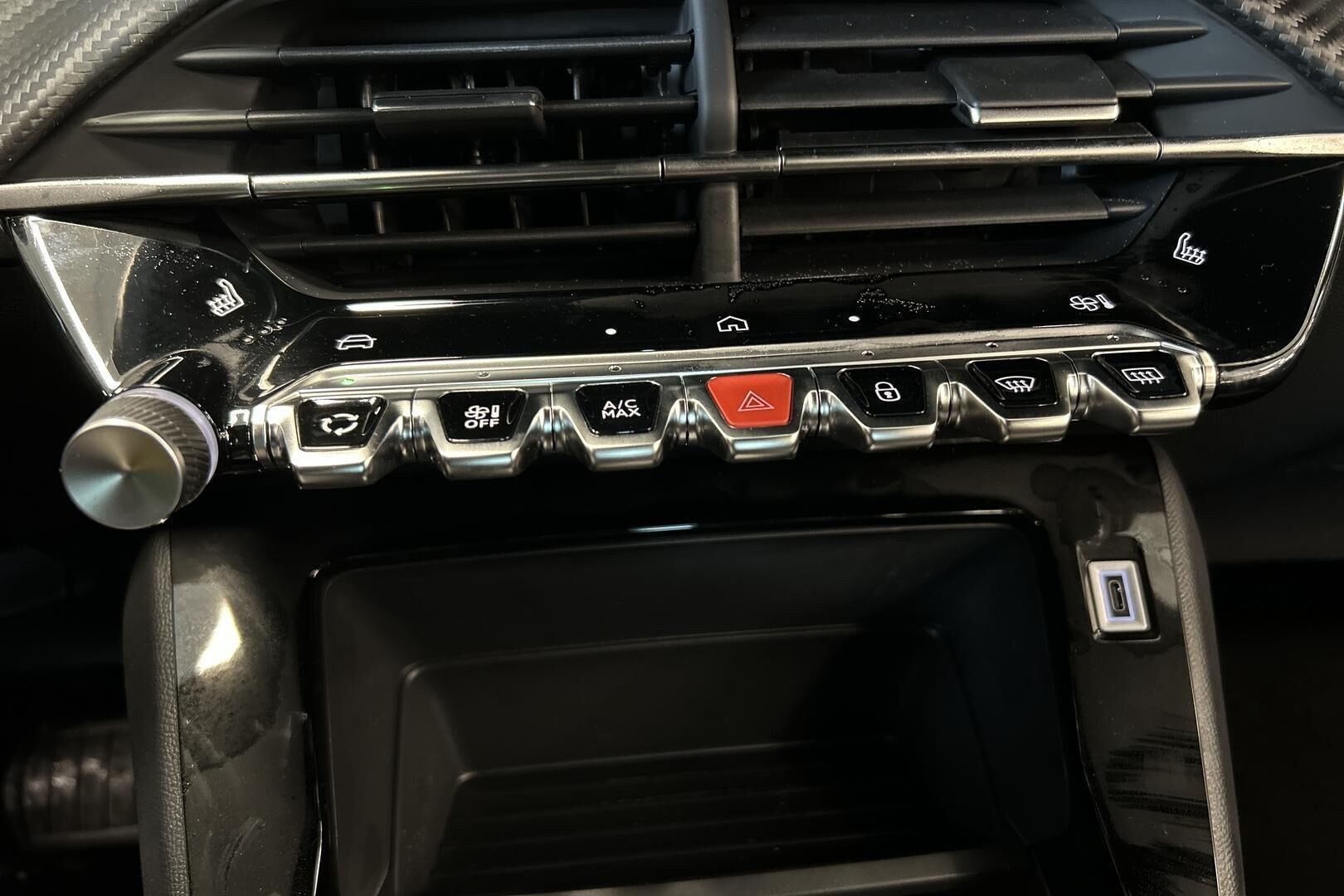 Peugeot 2008 iso kuva 17