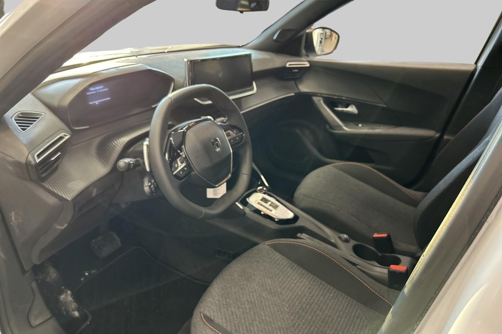 Peugeot 2008 iso kuva 8