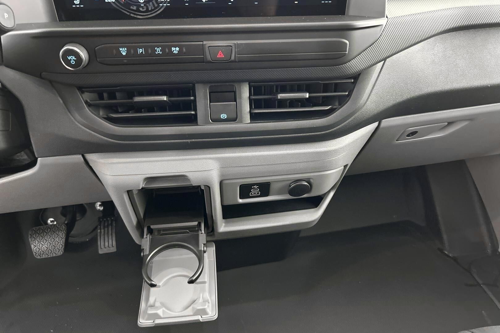 Ford Transit Custom iso kuva 28