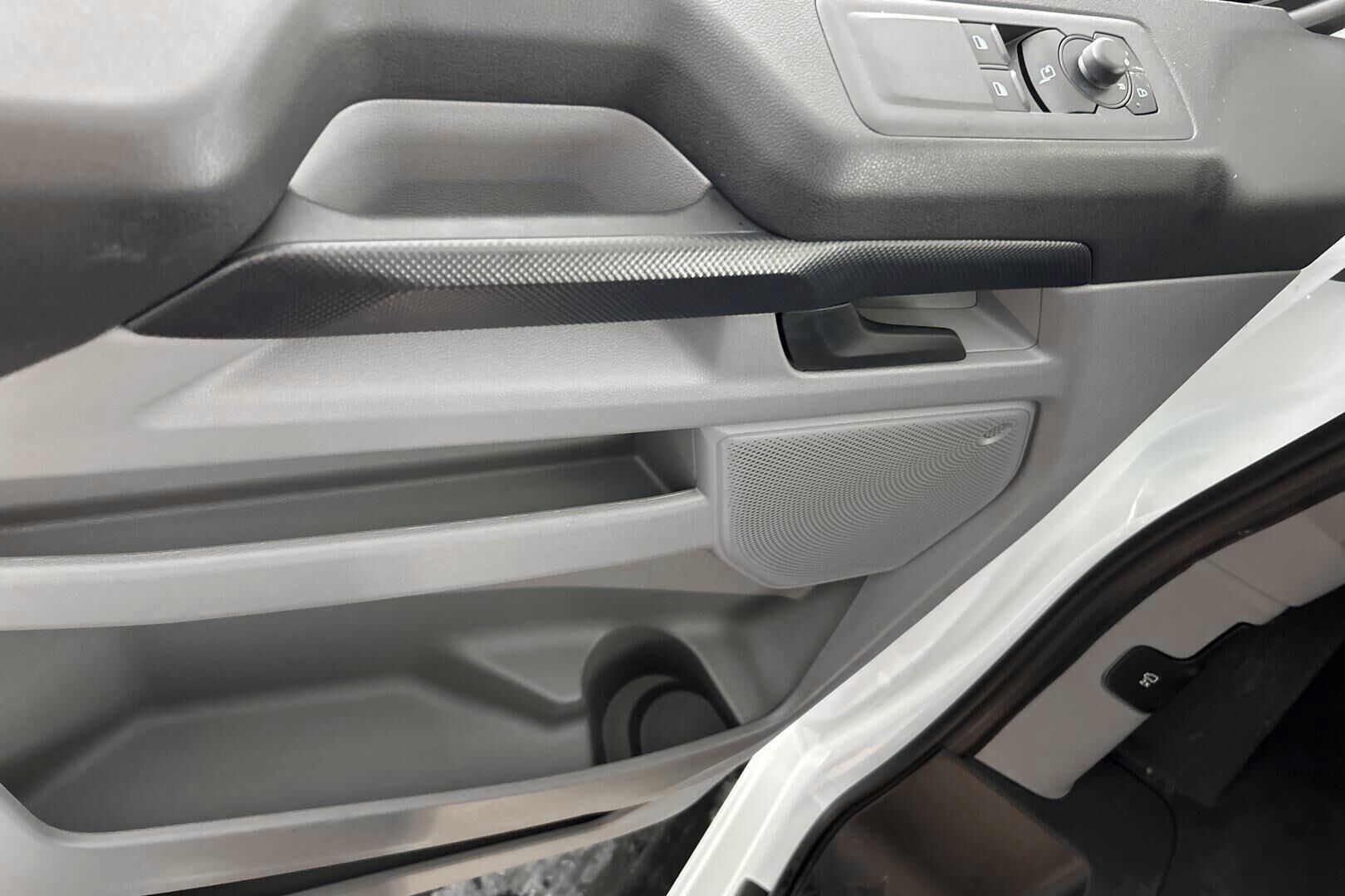 Ford Transit Custom iso kuva 30