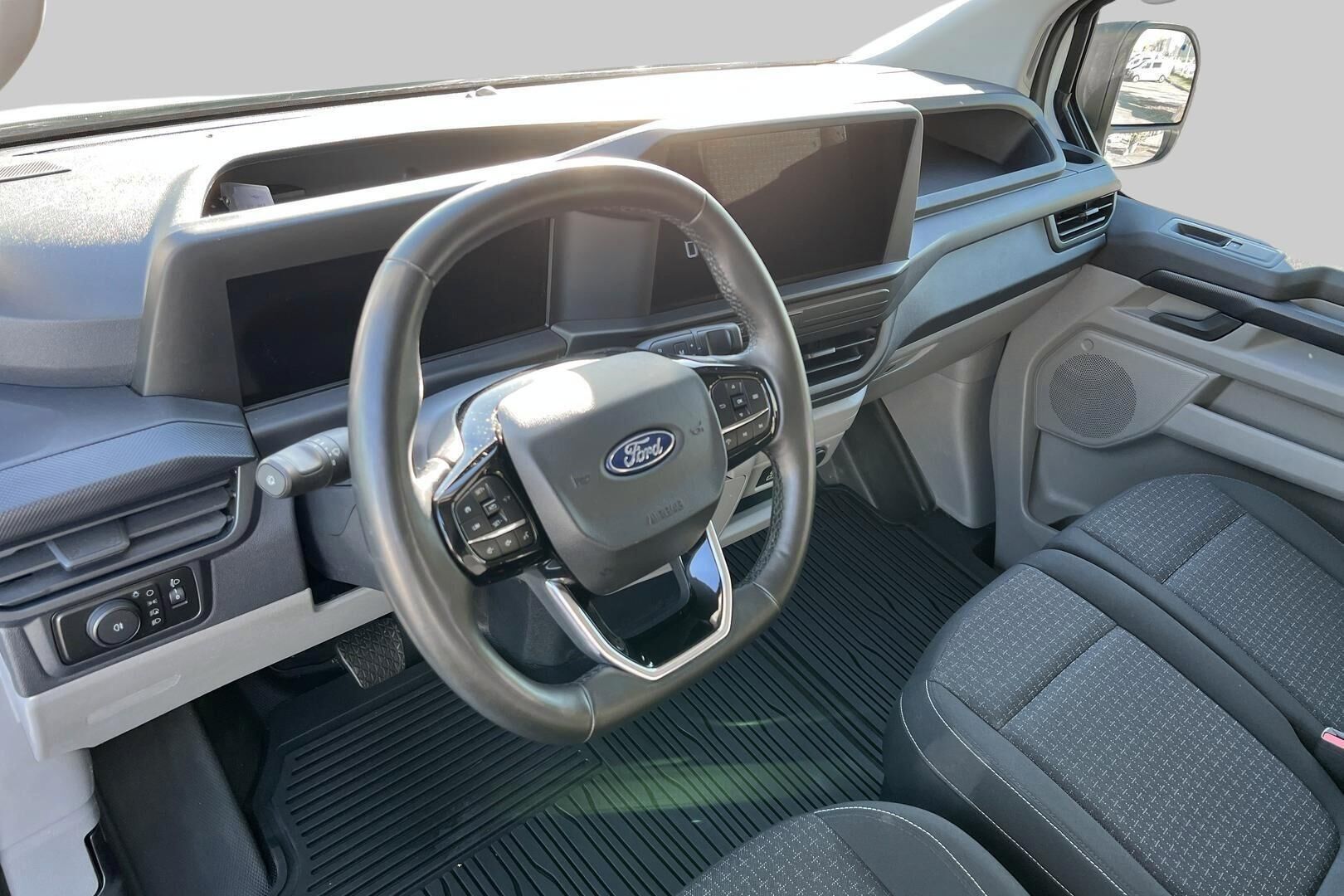 Ford Transit Custom iso kuva 10