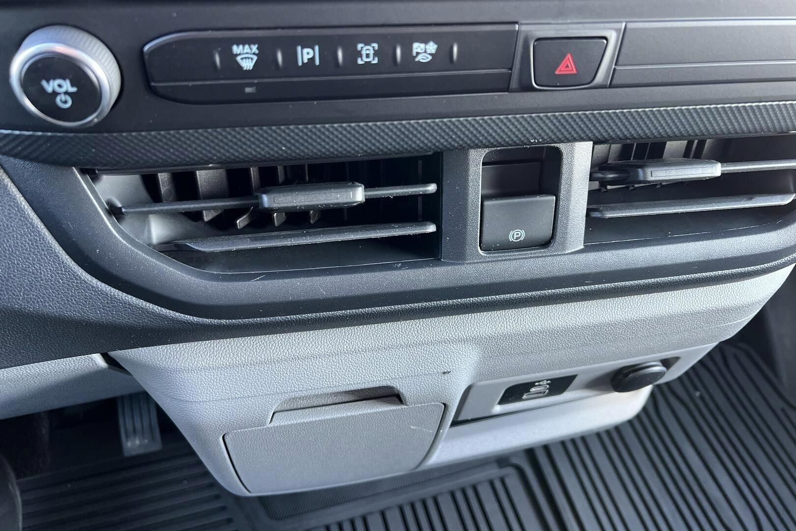 Ford Transit Custom iso kuva 17