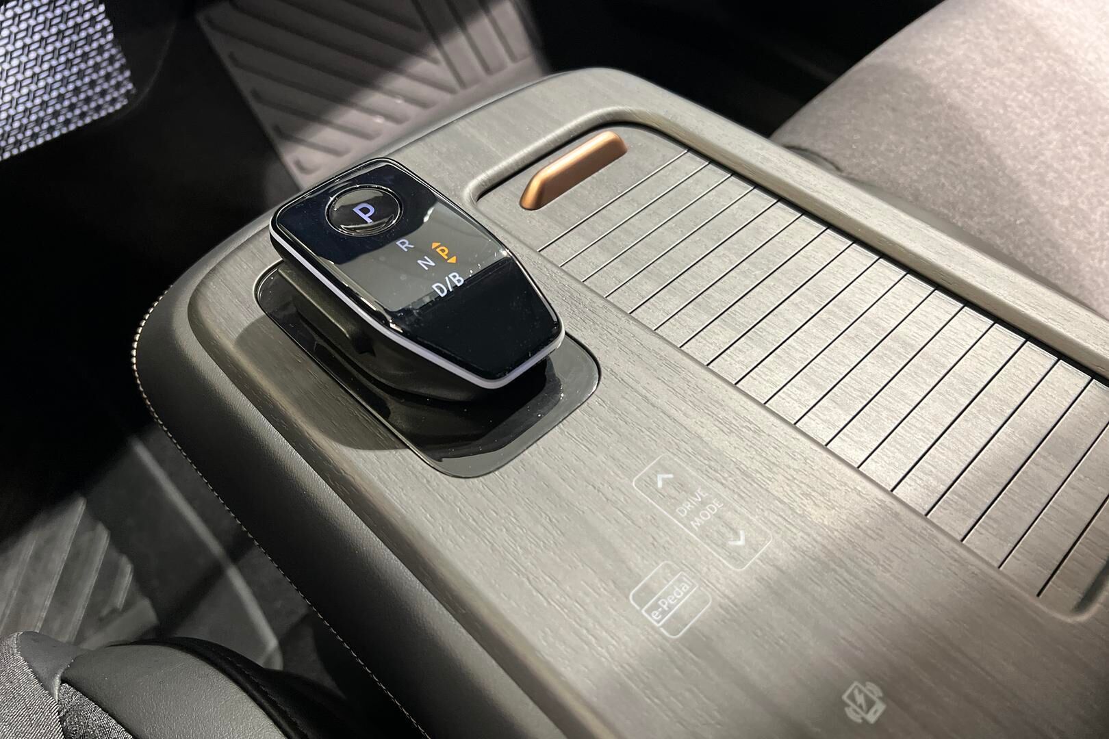 Nissan Ariya iso kuva 19