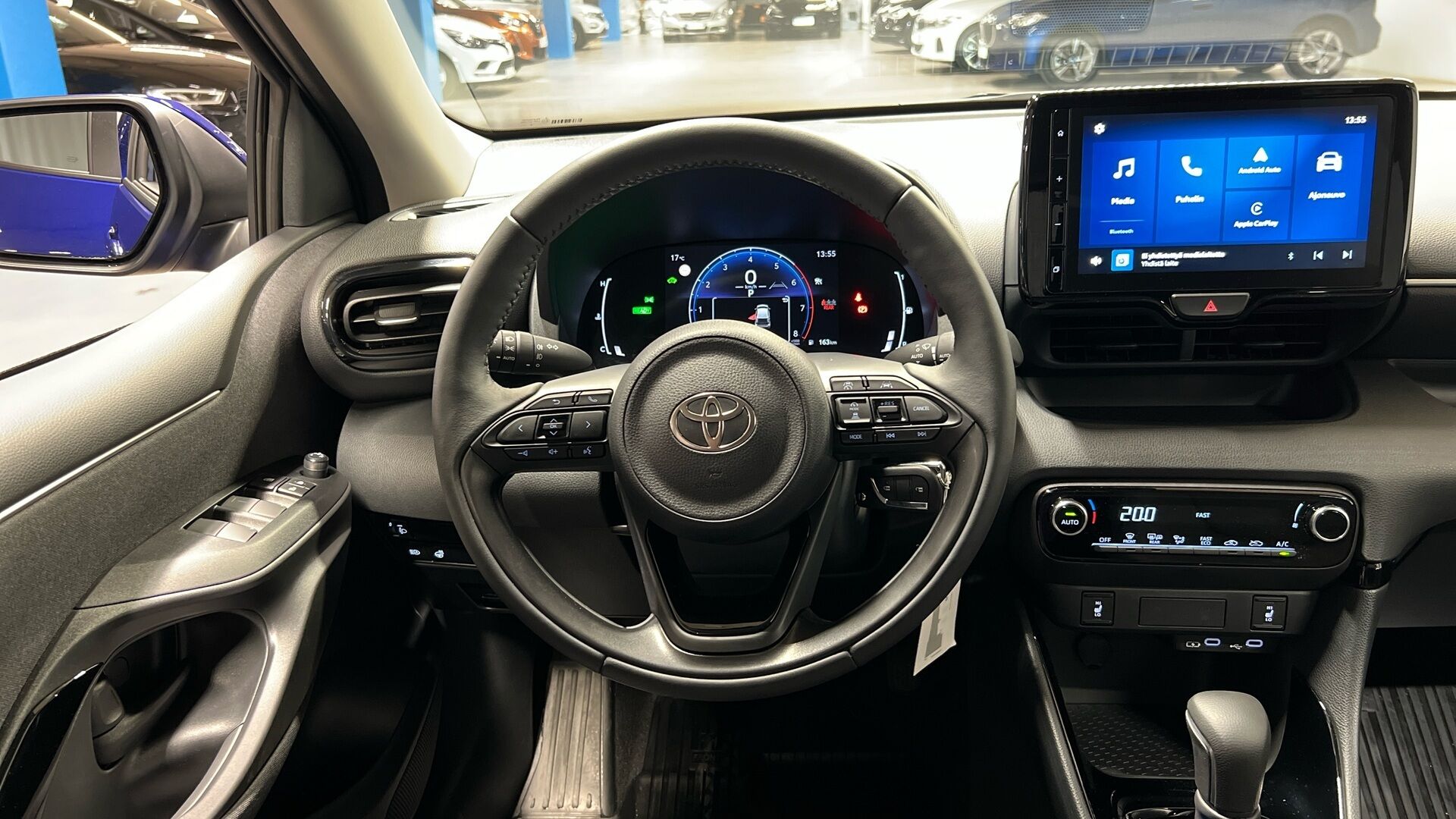 Toyota Yaris iso kuva 10