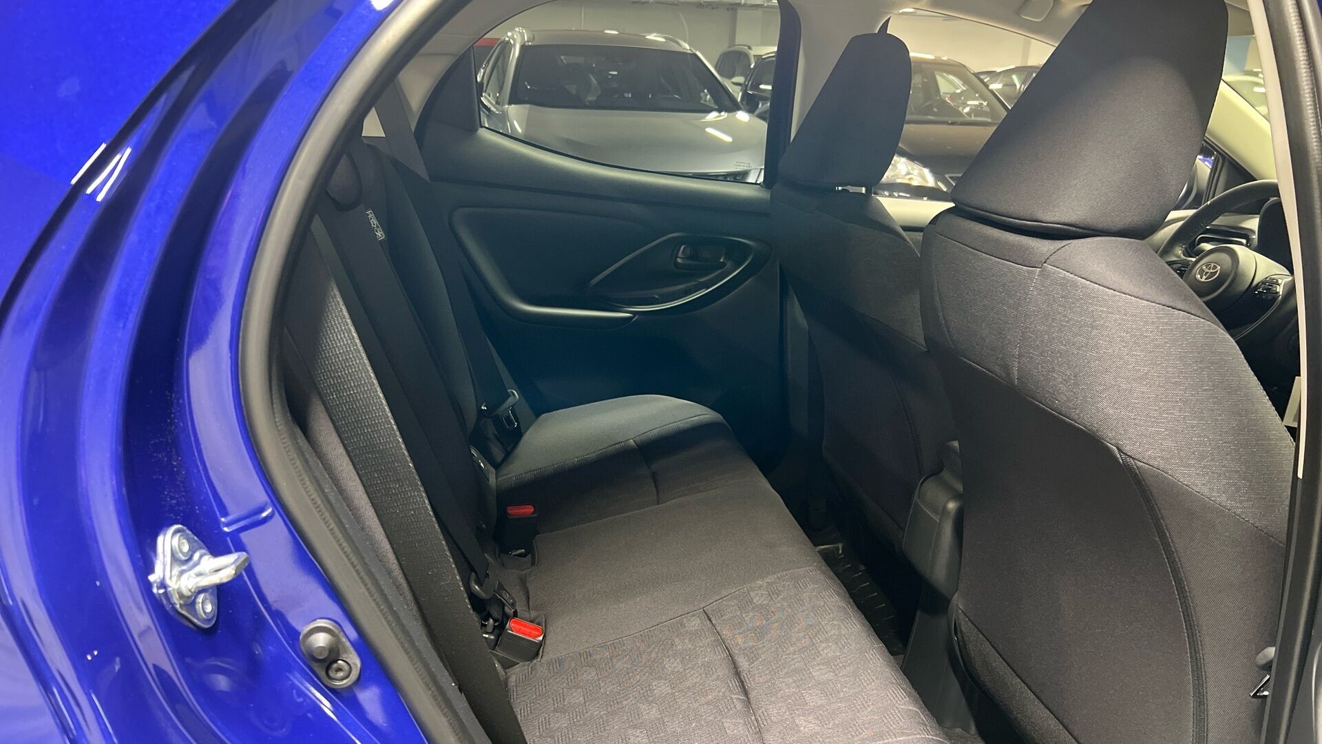 Toyota Yaris iso kuva 15