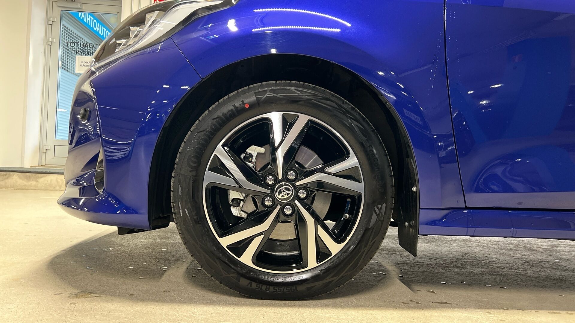 Toyota Yaris iso kuva 17