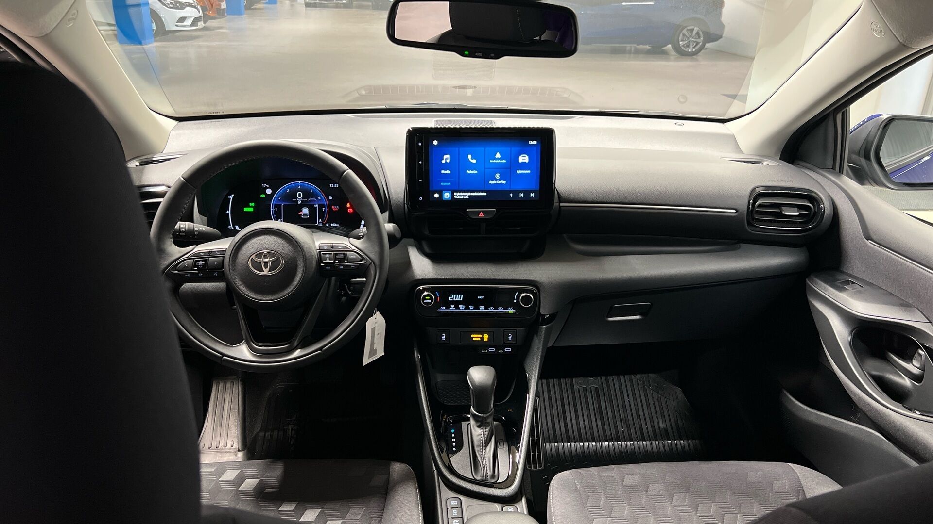 Toyota Yaris iso kuva 9