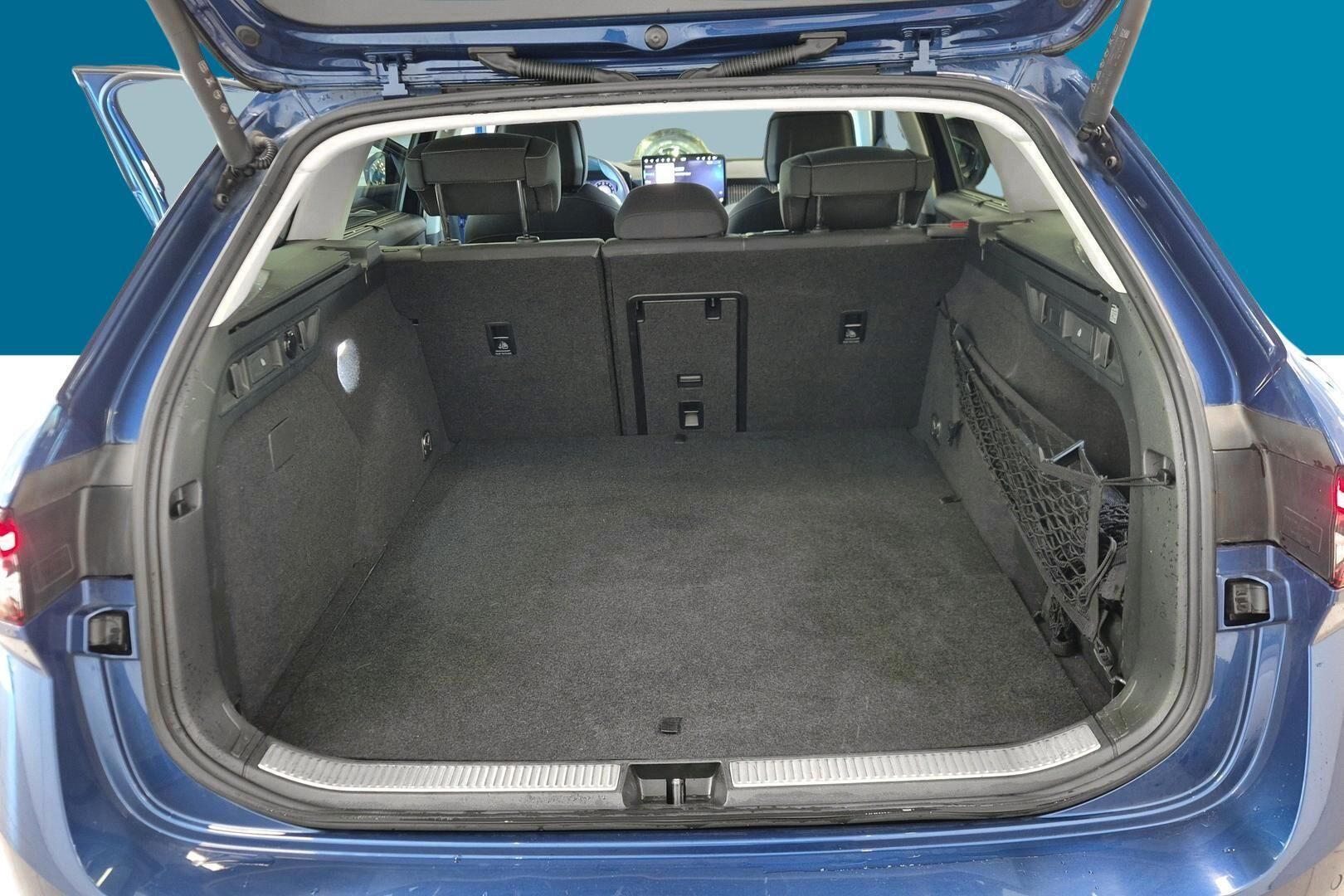Skoda Superb iso kuva 12