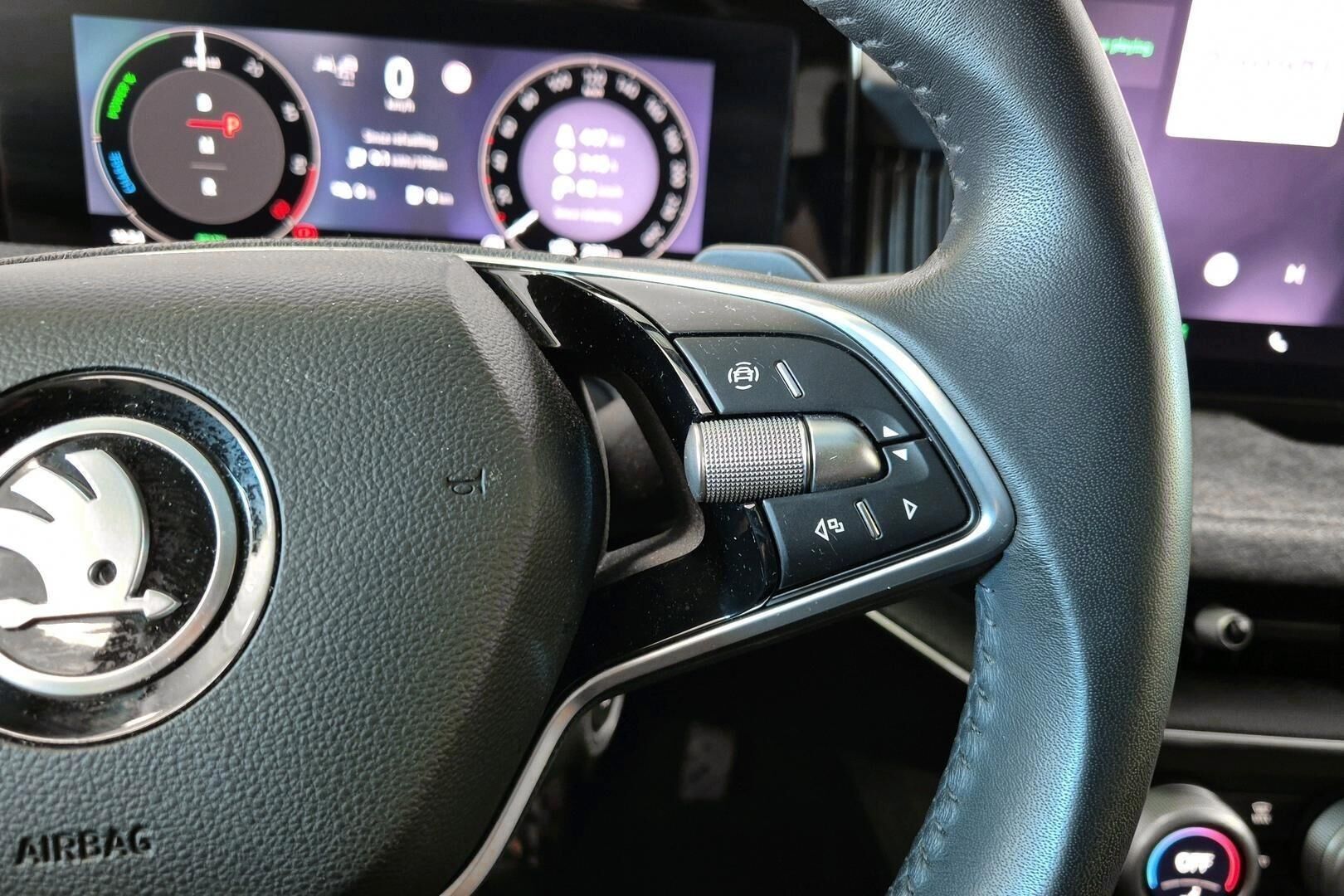 Skoda Superb iso kuva 17