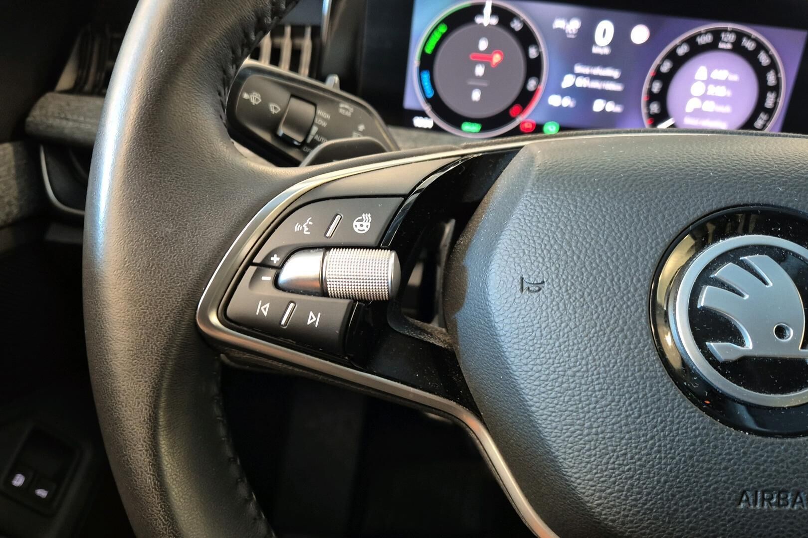 Skoda Superb iso kuva 18