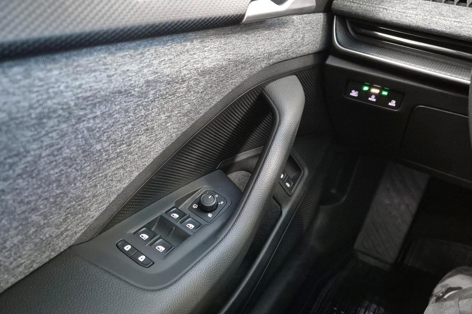 Skoda Superb iso kuva 19