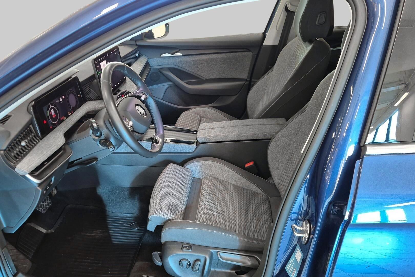 Skoda Superb iso kuva 9