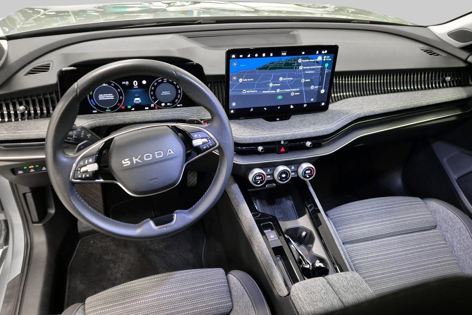 Skoda Superb iso kuva 11