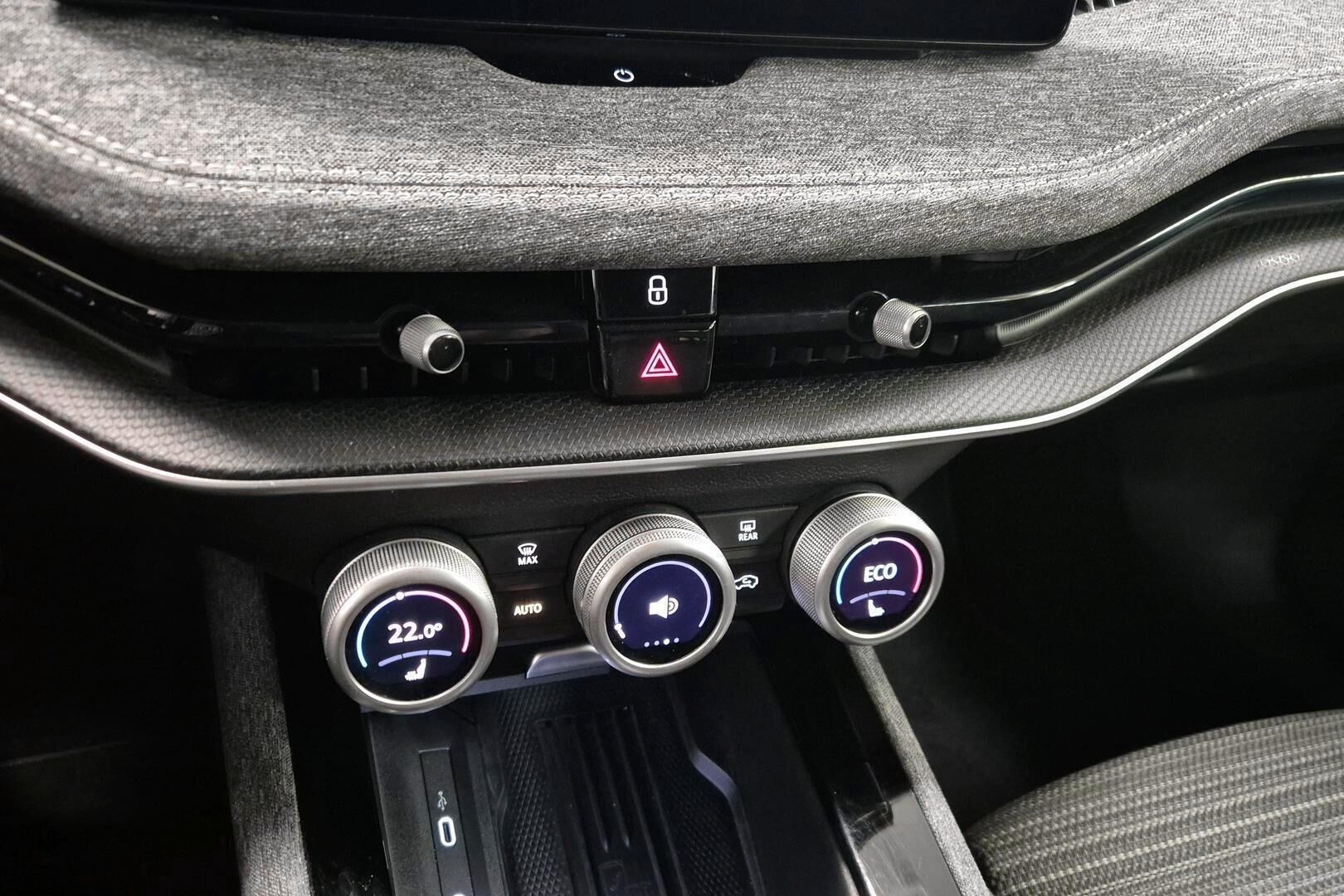 Skoda Superb iso kuva 16