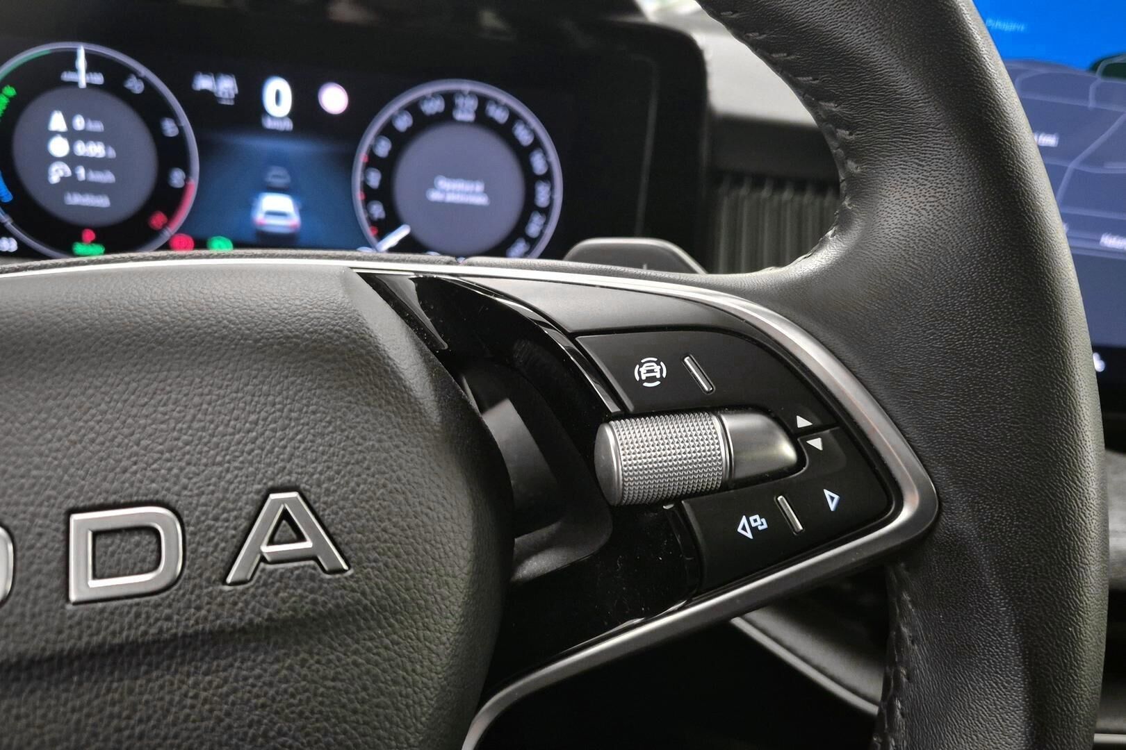 Skoda Superb iso kuva 17