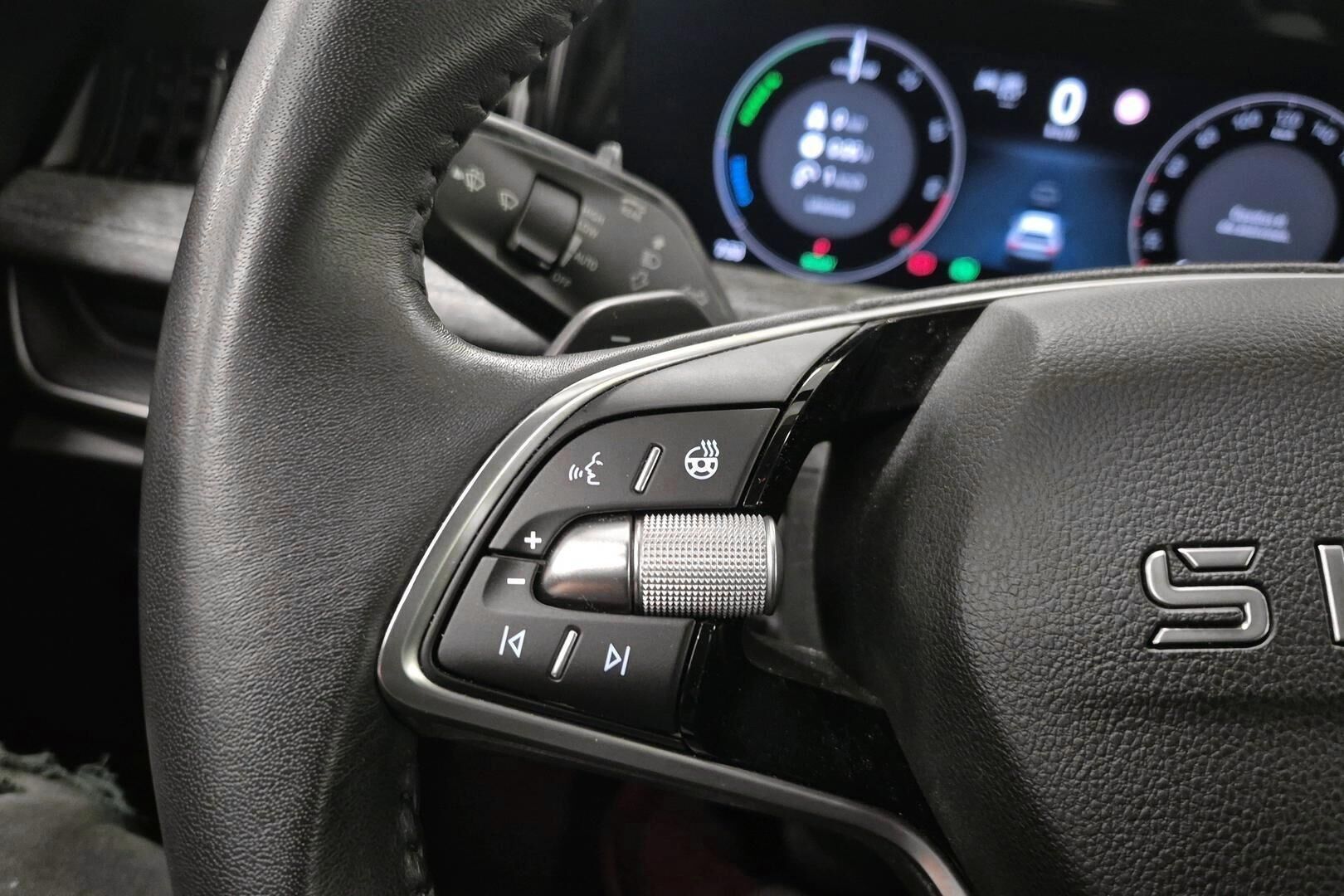 Skoda Superb iso kuva 18