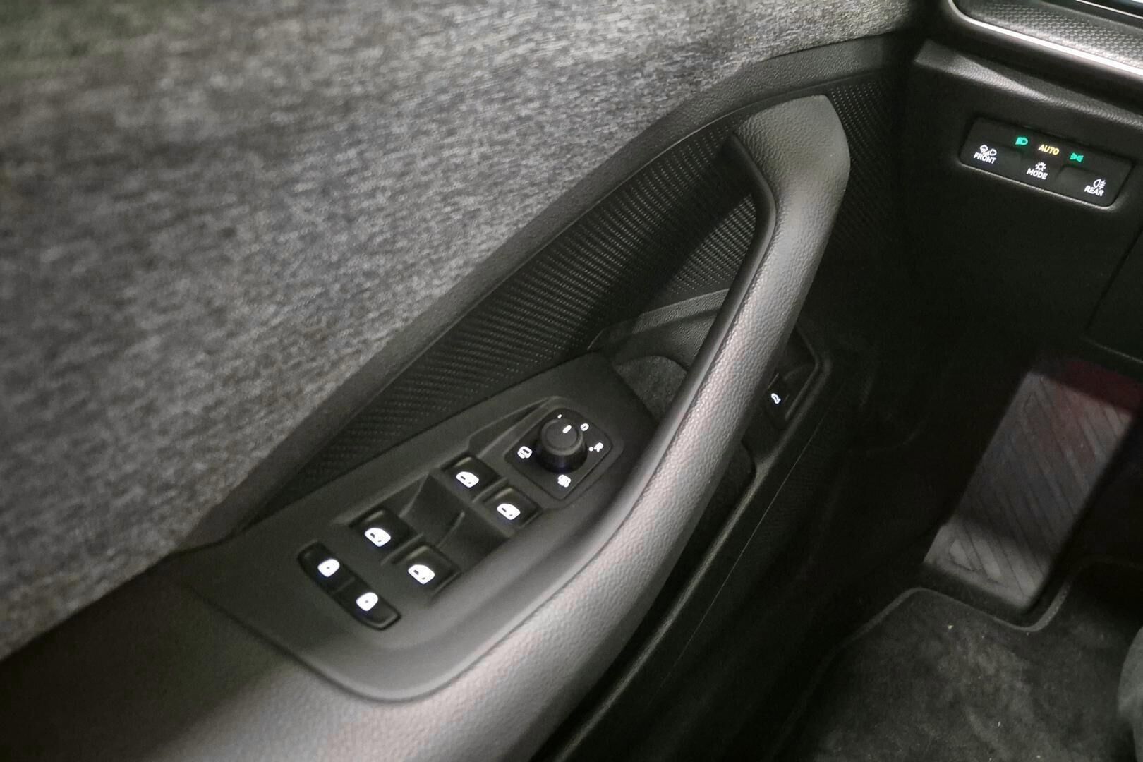 Skoda Superb iso kuva 19