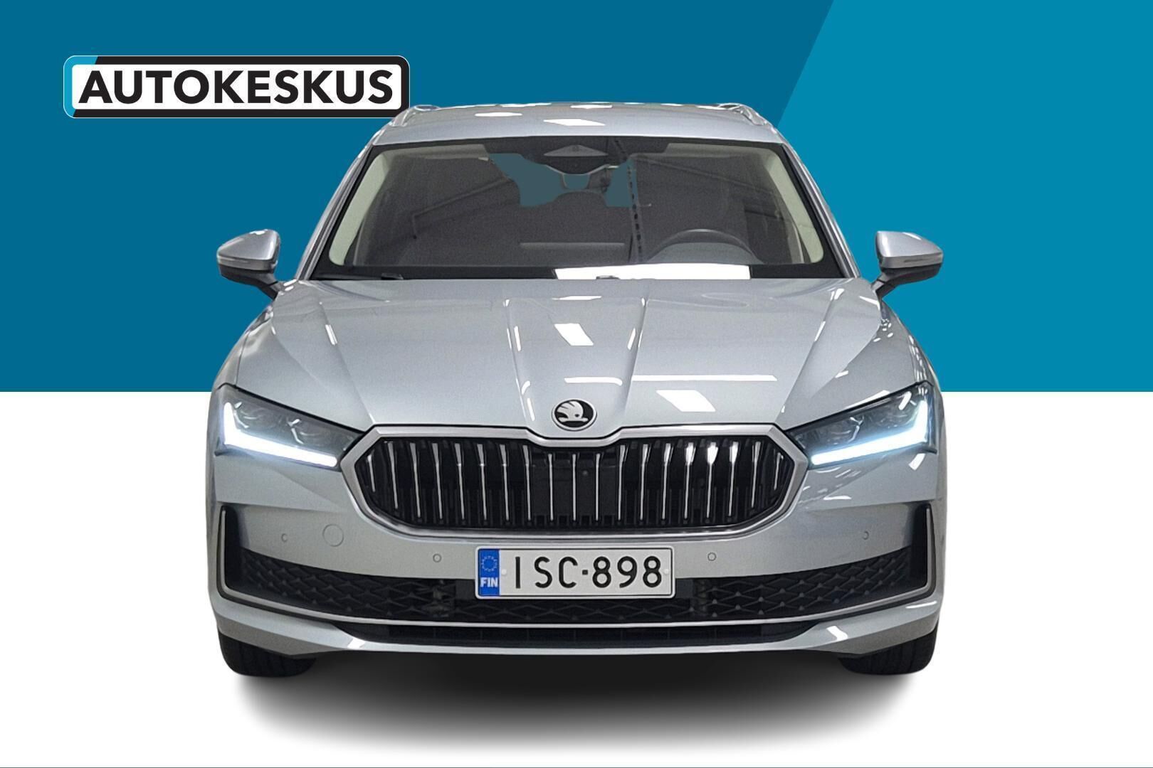 Skoda Superb iso kuva 2