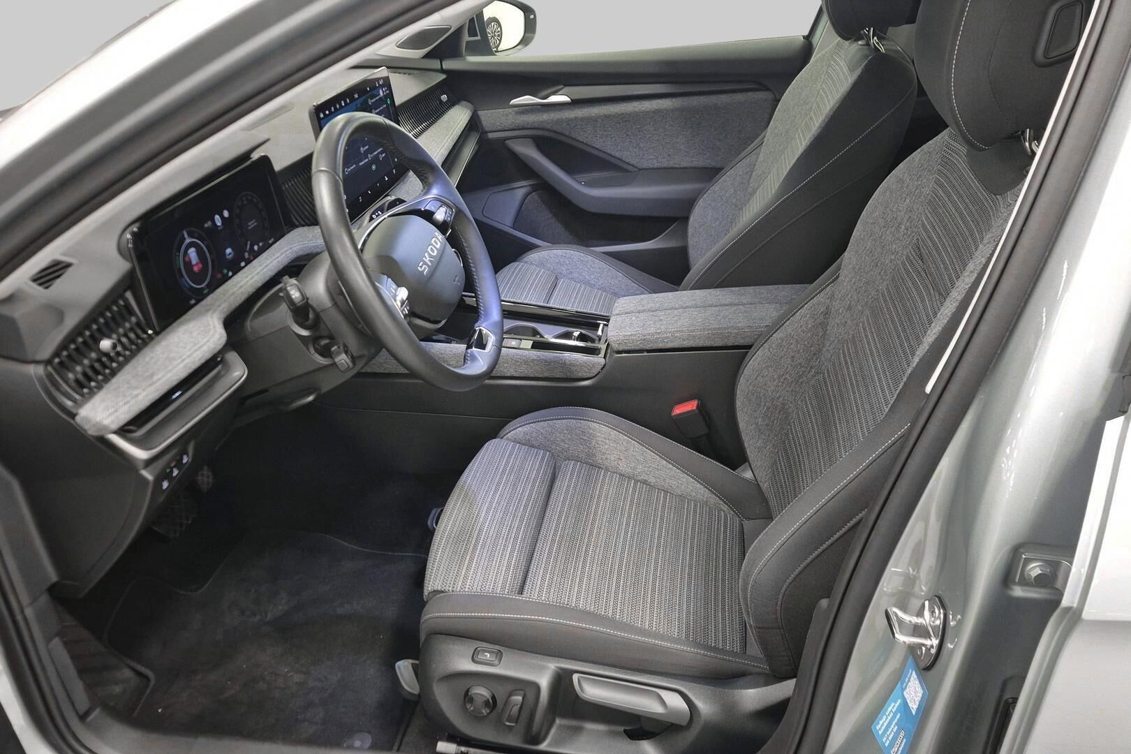 Skoda Superb iso kuva 9