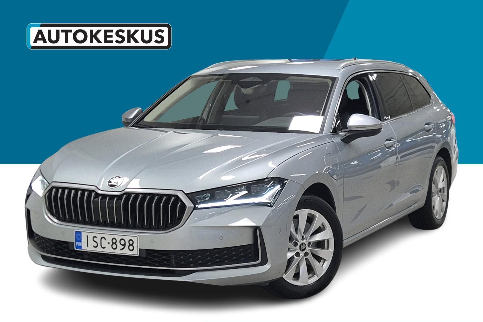 Skoda Superb iso kuva 0