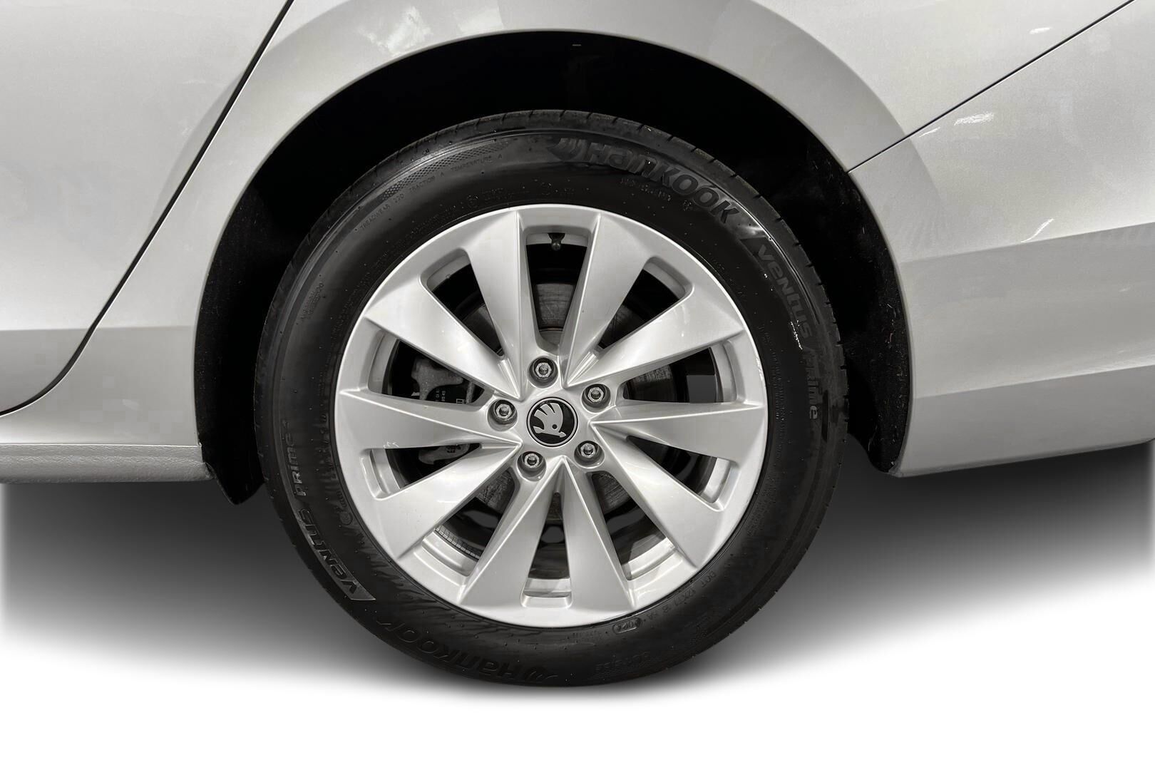 Skoda Superb iso kuva 26