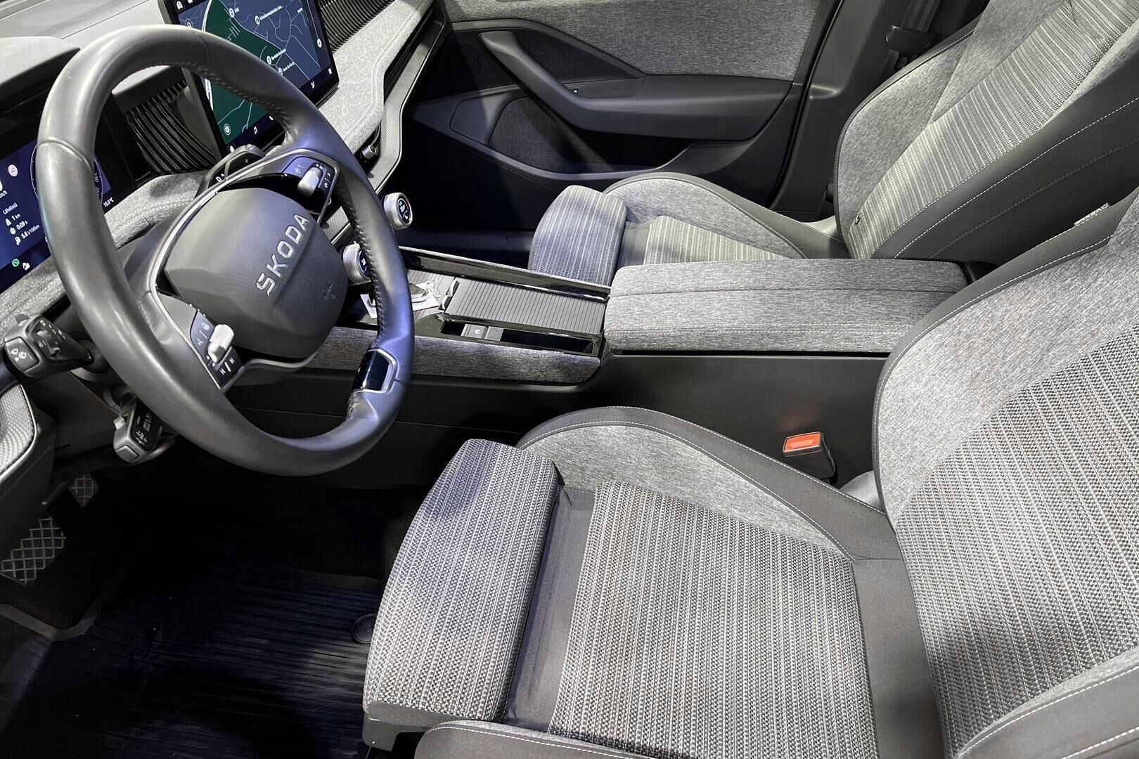 Skoda Superb iso kuva 8