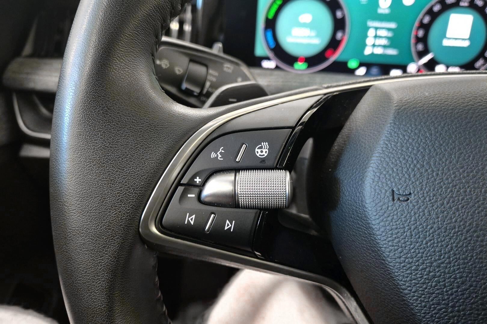 Skoda Superb iso kuva 16