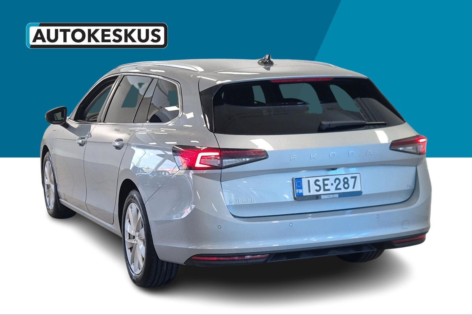 Skoda Superb iso kuva 8