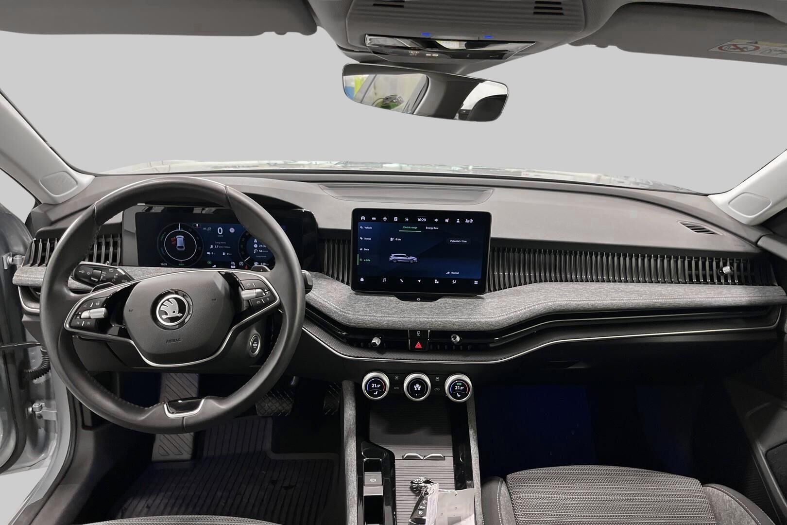 Skoda Superb iso kuva 8