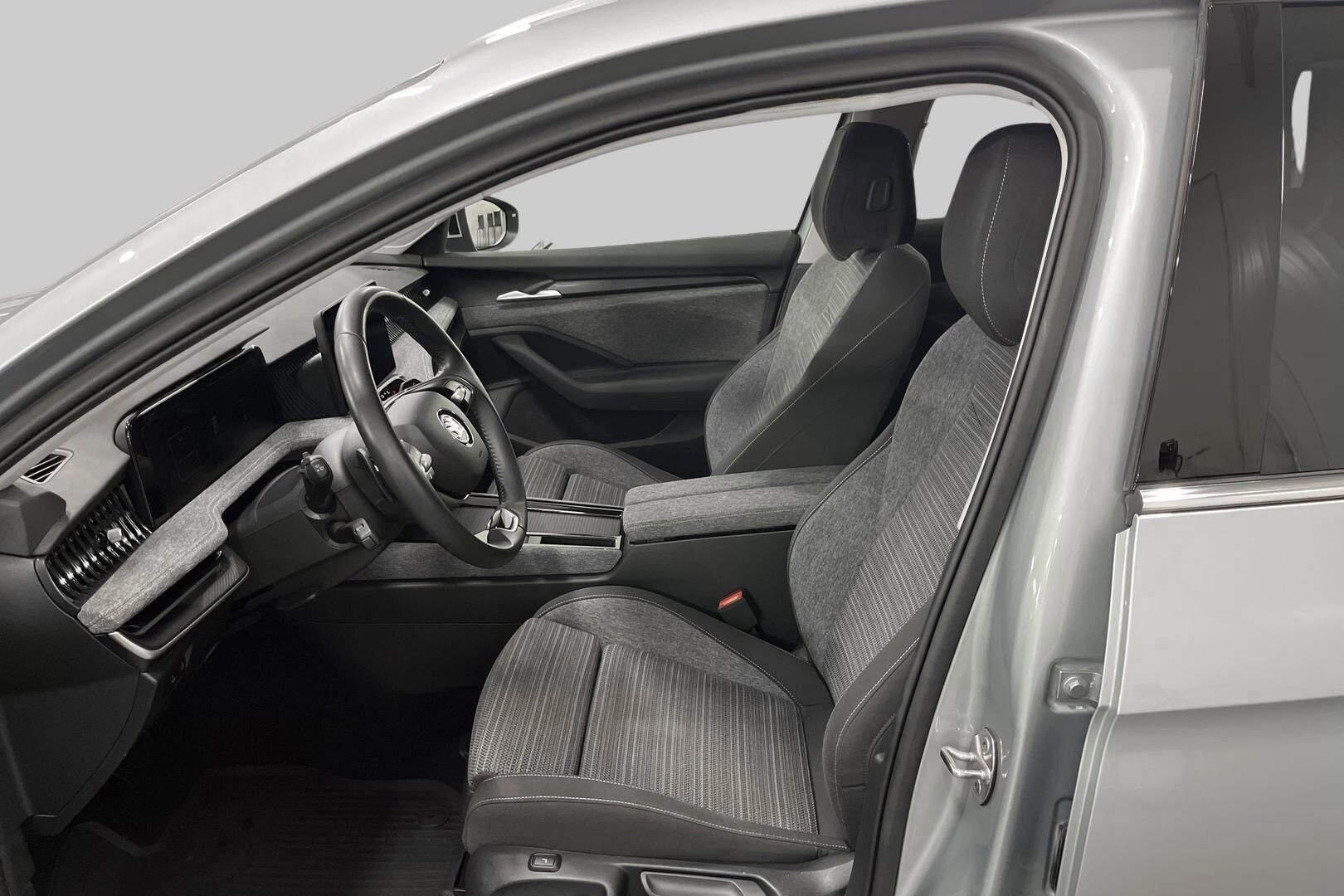 Skoda Superb iso kuva 6