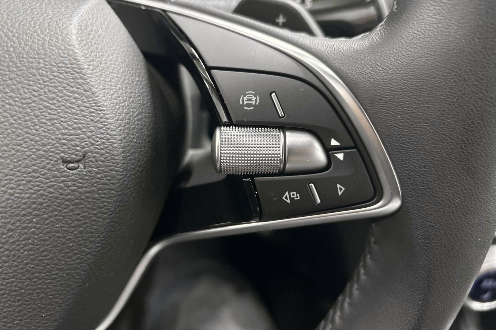 Skoda Superb iso kuva 15