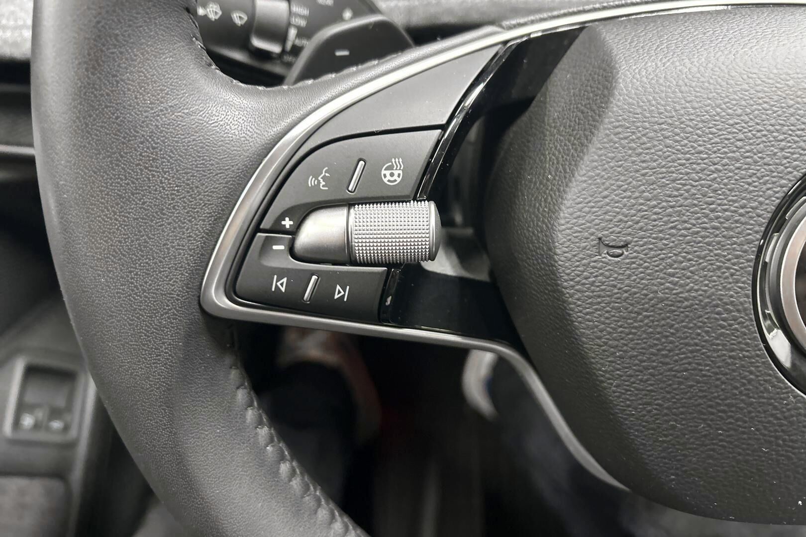 Skoda Superb iso kuva 16