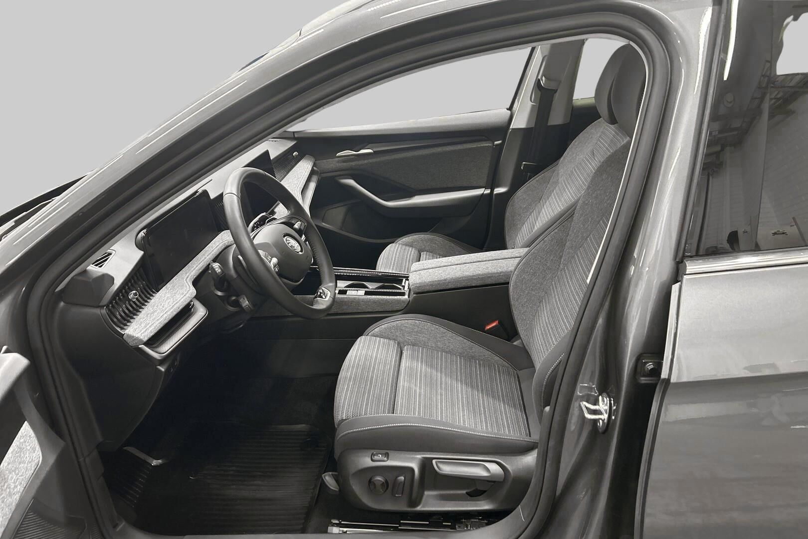 Skoda Superb iso kuva 8