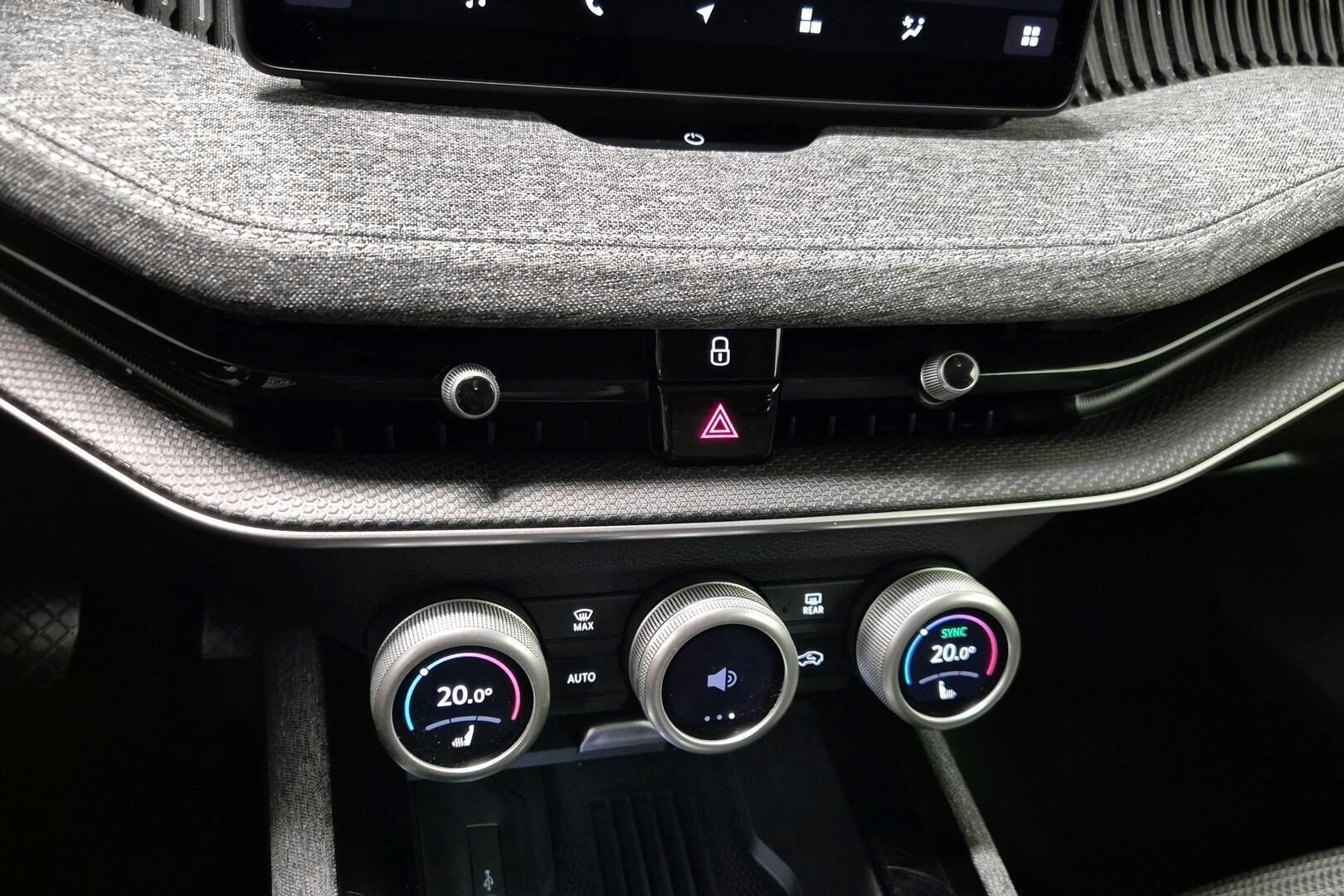 Skoda Superb iso kuva 16