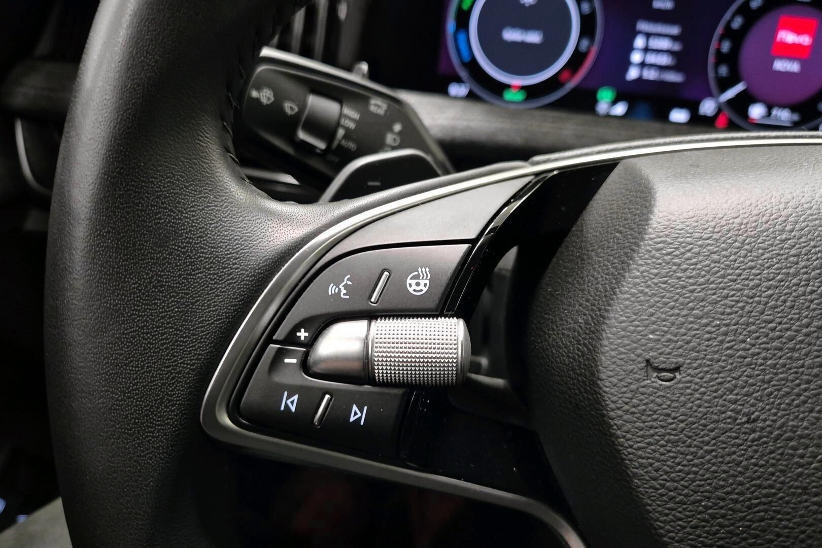 Skoda Superb iso kuva 23