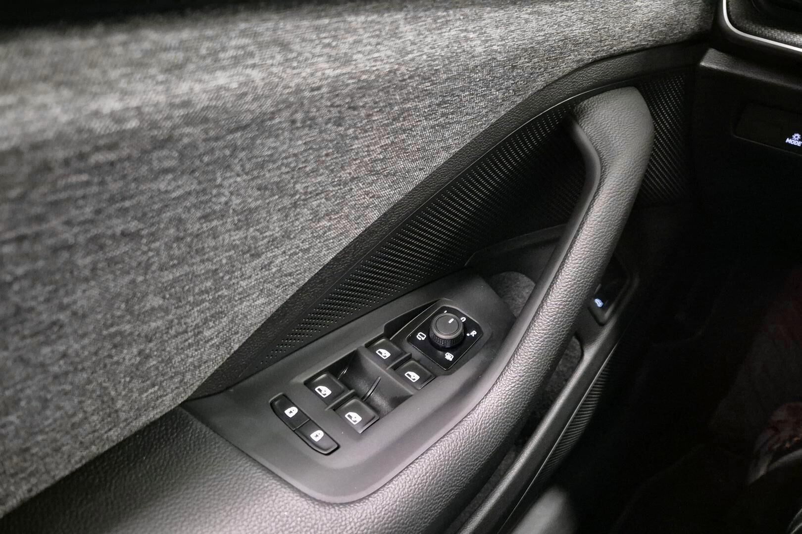 Skoda Superb iso kuva 17