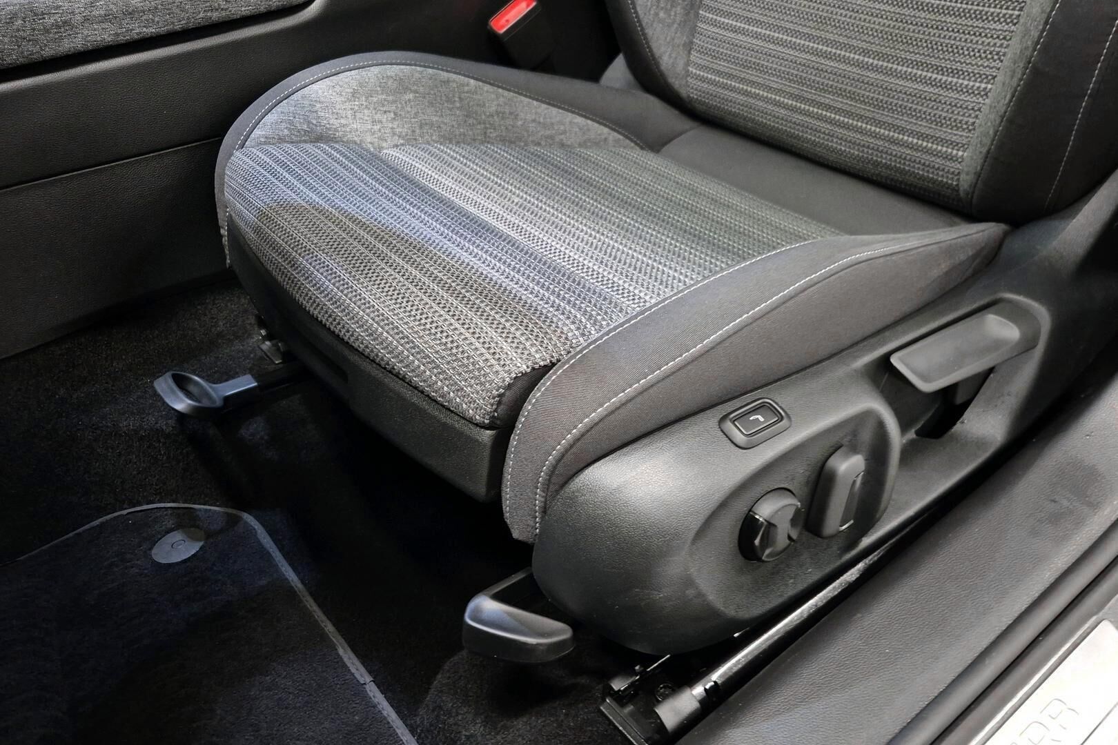 Skoda Superb iso kuva 19
