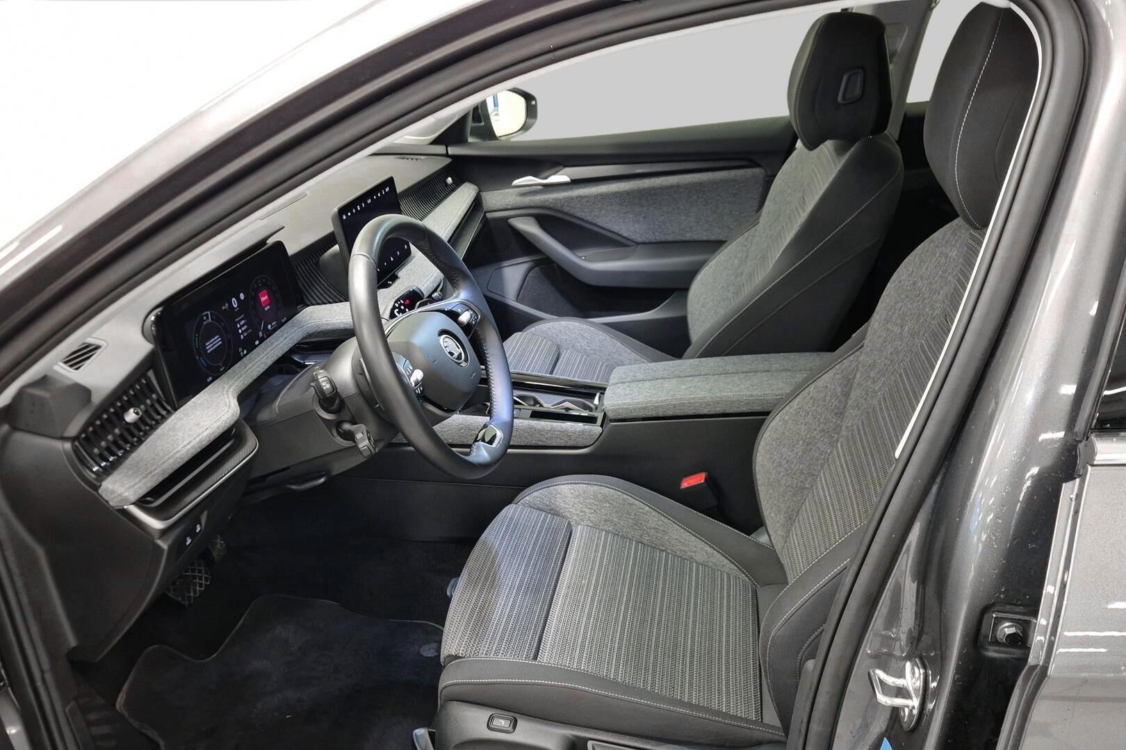 Skoda Superb iso kuva 9
