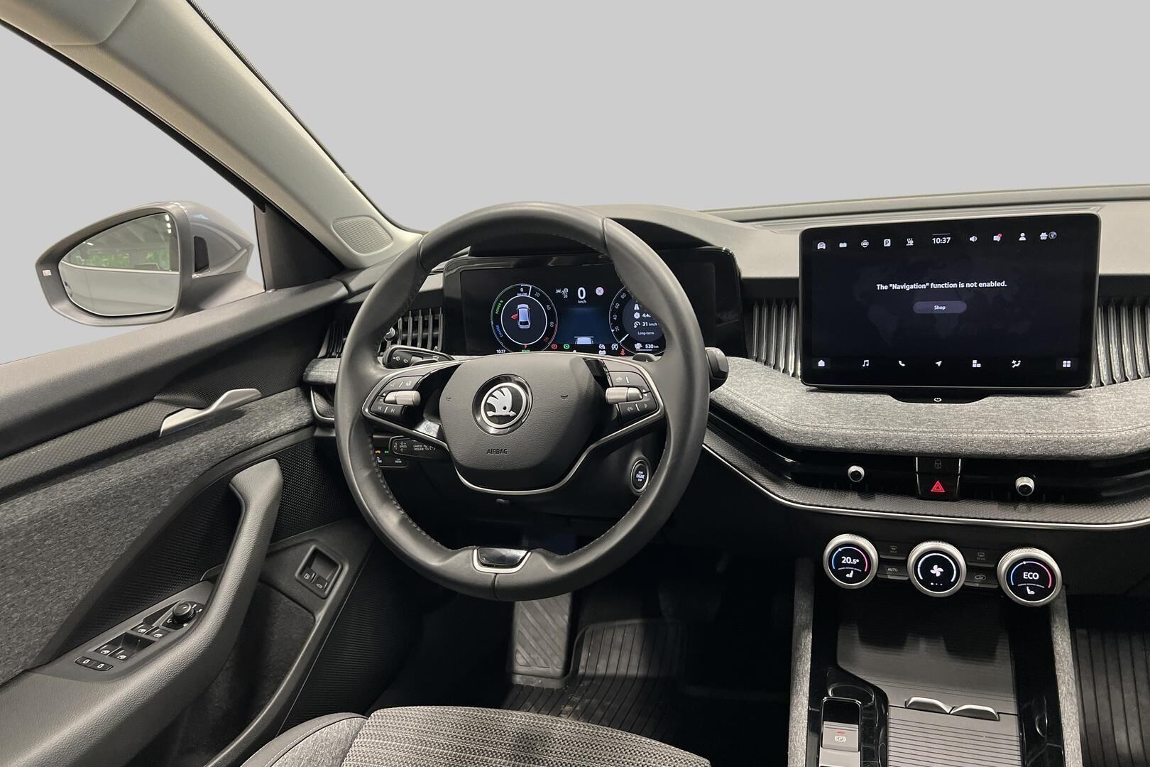 Skoda Superb iso kuva 11